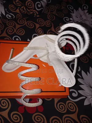 White Hilly Shoe