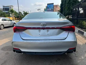 Toyota Avalon XLE 2020 Silver
