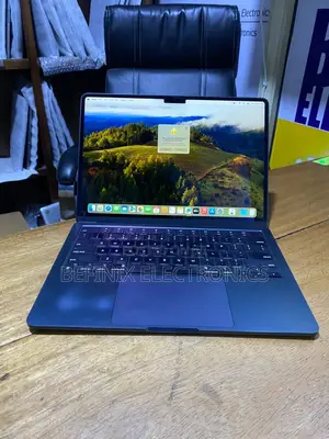 Laptop Apple MacBook Air 2022 M2 16GB Apple M2 SSD 512GB