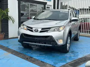 Toyota RAV4 Limited 4dr SUV AWD (2.5L 4cyl 6A) 2014 Silver
