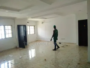 3bdrm Block of Flats in Nice Area, Allen Avenue for rent