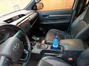 Toyota Hilux Revo Double Cab Petrol 2.7 AWD 2021 White