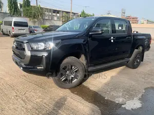 New Toyota Hilux 2025 Black