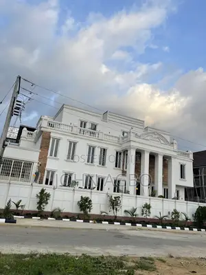 15 Room Hotel in Jahi