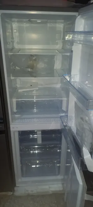 Hisense Low Voltage Standing Fridge With Down Freezer 5 Years Warranty