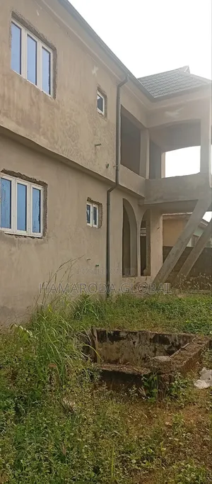 11bdrm Block of Flats in Alimosho for sale