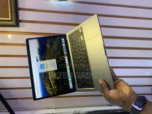 Laptop Apple MacBook Pro 2020 16GB Intel Core i7 SSD 512GB