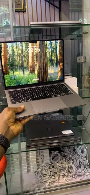Laptop Apple MacBook Air 2024 M3 13-Inch 16GB Intel Core M3 SSD 512GB
