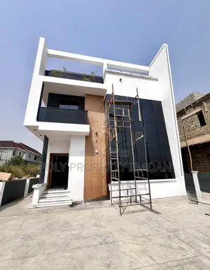 5bdrm Penthouse in Engr Lere Adigun Gra, Ibadan for sale