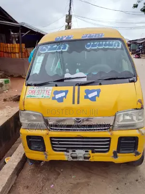 Toyota Regius 2000 Yellow