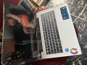 New Laptop Asus 4GB SSHD (Hybrid) 350GB