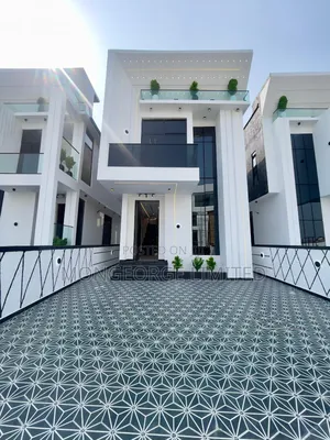 5bdrm Duplex in Chevron for sale
