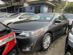 Toyota Camry XLE V6 4dr Sedan (3.5L 6cyl 6A) 2013 Gray