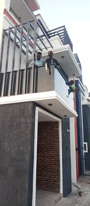 Innovative Glass Backony Rails