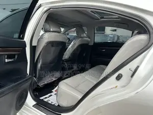 Lexus ES 350 FWD 2013 White