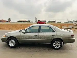 Toyota Camry Automatic 1998 Gray
