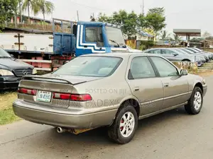 Toyota Camry Automatic 1998 Gray