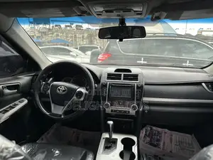 Toyota Camry SE V6 4dr Sedan (3.5L 6cyl 6A) 2013 Red