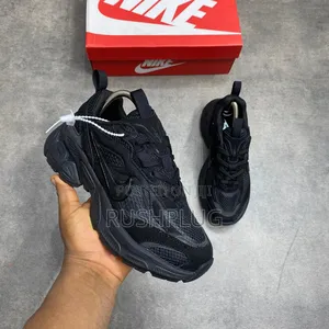 Nike V5 Runtrekk Luxury Sneakers