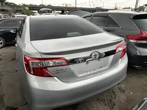 Toyota Camry SE V6 4dr Sedan (3.5L 6cyl 6A) 2013 Silver