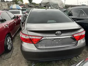 Toyota Camry XLE V6 4dr Sedan (3.6L 6cyl 6A) 2016 Gray