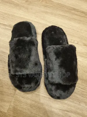 Faux Fur Plush Black Slippers (Fluffy Slippers)