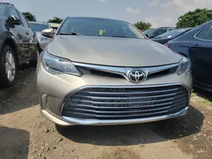 Toyota Avalon Limited Sedan FWD (3.5L 6cyl 6A) 2013 Gold