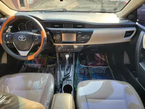 Toyota Corolla LE Premium 4dr Sedan (1.8L 4cyl CVT) 2015 Black