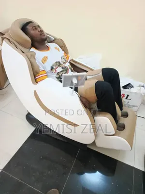 Big Luxury 4d Massager Chair With Eye Wear And Leggings Bag