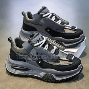 High Quality Fashion Stock Sneakers