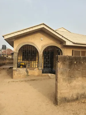 3bdrm Bungalow in Ajibode for sale