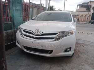 Toyota Venza LE 4dr Wagon AWD (2.7L 4cyl 6A) 2014 White