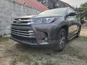 Toyota Highlander XLE V6 4x4 (3.5L 6cyl 6A) 2016 Gray