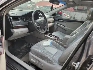 Toyota Camry XLE 4dr Sedan (2.5L 4cyl 6A) 2013 Gray