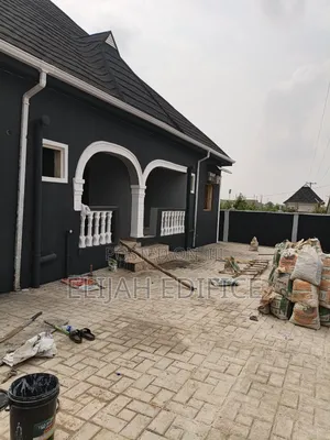 Furnished 1bdrm Block of Flats in Grammar School, Erunwe for rent