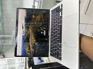 Laptop Apple MacBook Pro 2022 M2 8GB Apple M2 SSD 256GB