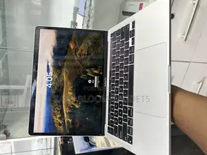 Laptop Apple MacBook Pro 2022 M2 8GB Apple M2 SSD 256GB