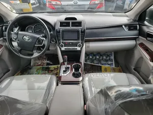 Toyota Camry XLE 4dr Sedan w/Prod. End 11/13 (3.5L 6cyl 6A) 2014 Gray