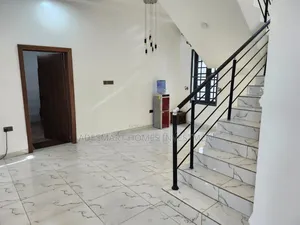4bdrm Duplex in Vgc, Harris Drive, for rent
