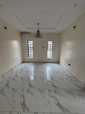 5bdrm Penthouse in Engr Lere Adigun Gra, Basorun for rent