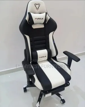 Classic Designed Swivel Chair.