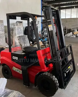 Forklift Machine 2000 Kg Rechargeable