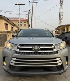 Toyota Highlander XLE 2019 Gray