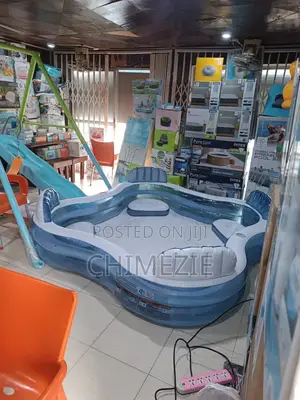 Intex Swim Center Family Lounge Inflatable Pool.