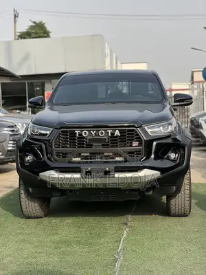 Toyota Hilux 2024 Black