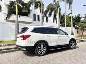 Honda Pilot Touring 4dr SUV 4WD (3.5L 6cyl 9A) 2017 White
