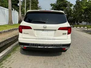 Honda Pilot Touring 4dr SUV 4WD (3.5L 6cyl 9A) 2017 White