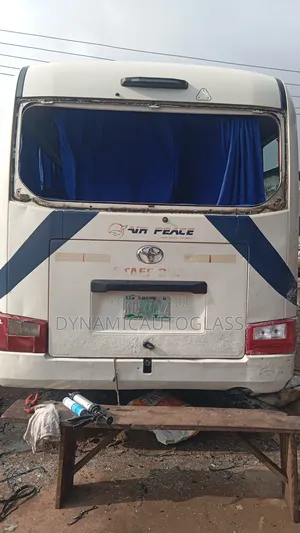 Toyota Coaster 2017 Back Windscreen