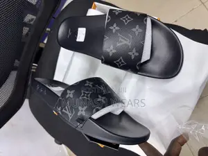 Louis Vuitton Slide 40-46 Black