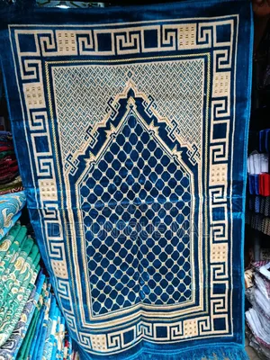 Medium Size Soft Velvet Muslim Prayer Mat- Patterned Blue